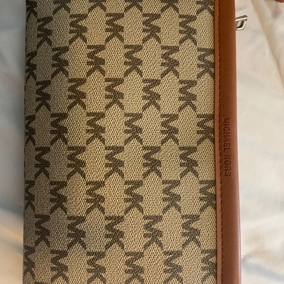 Michael Kors belt purse - Picture 1 of 3